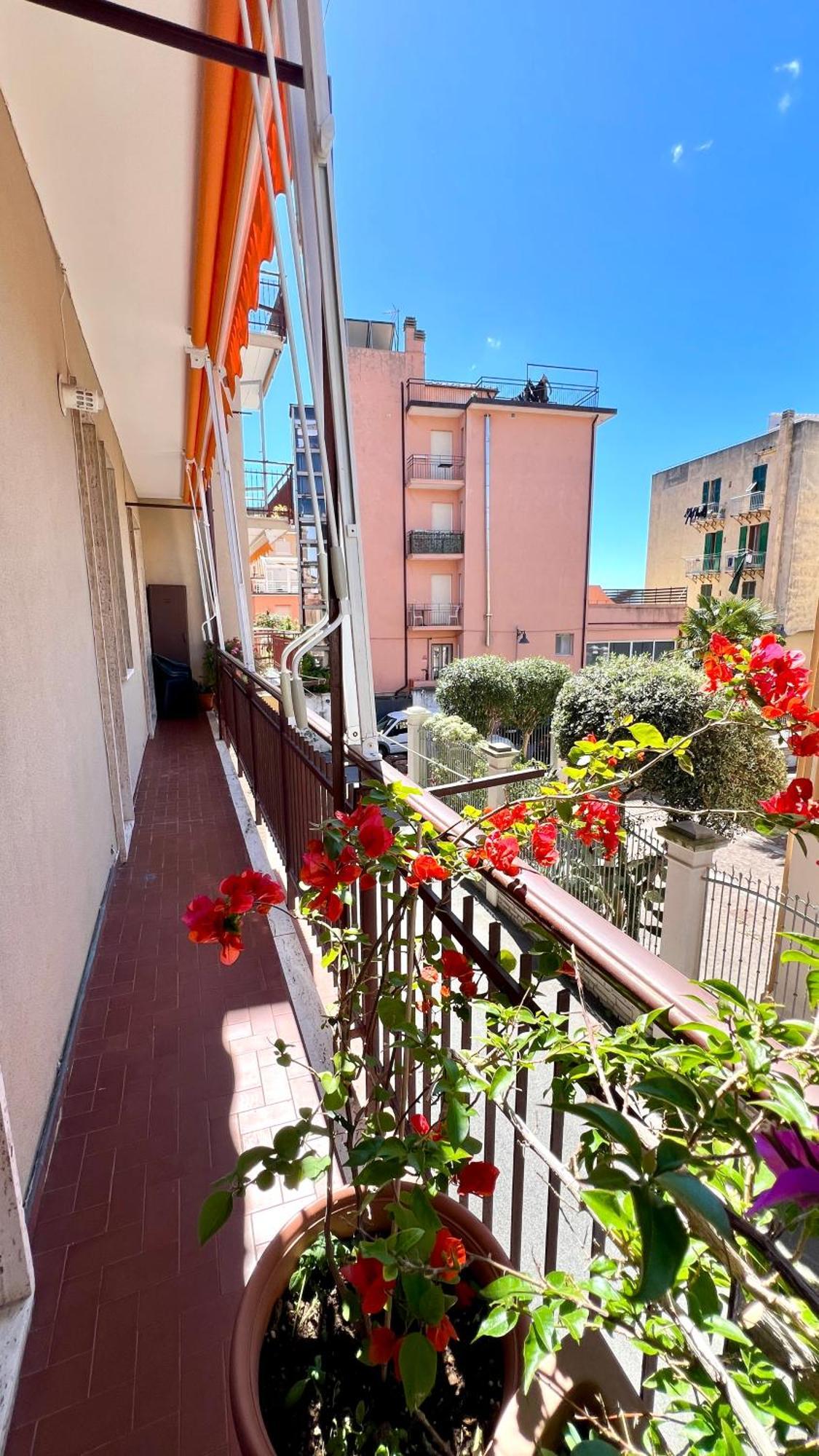 Appartement La Stella Marina - 150 Metri Dal Mare Con Box Auto à Spotorno Extérieur photo